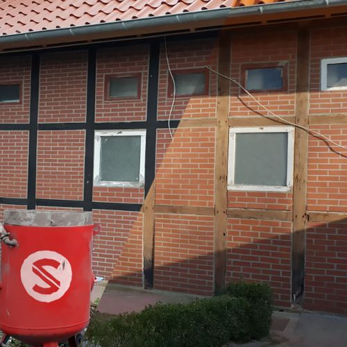 schade-ladbergen-mobiles-sandstrahlen-fachwerk-farbe-entfernen.jpg